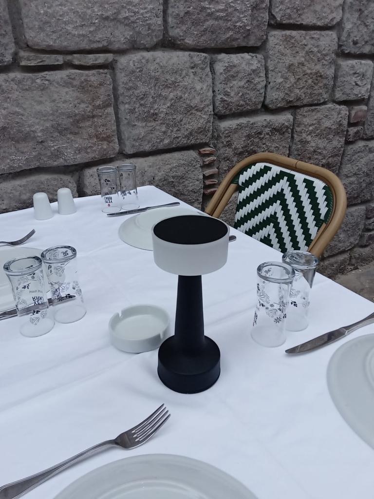 Luca Şarjlı Masa Aydınlatması