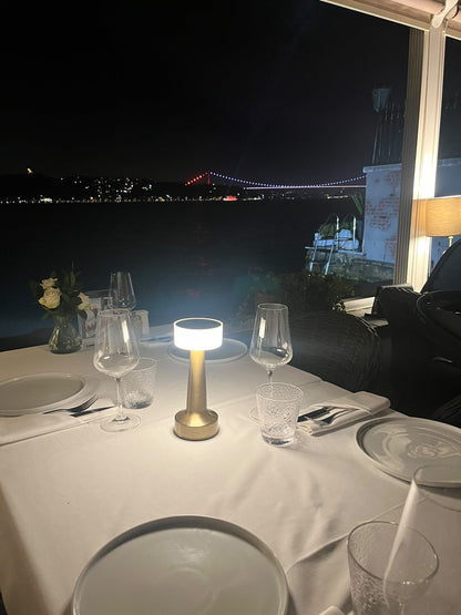 Luca Şarjlı Masa Aydınlatması